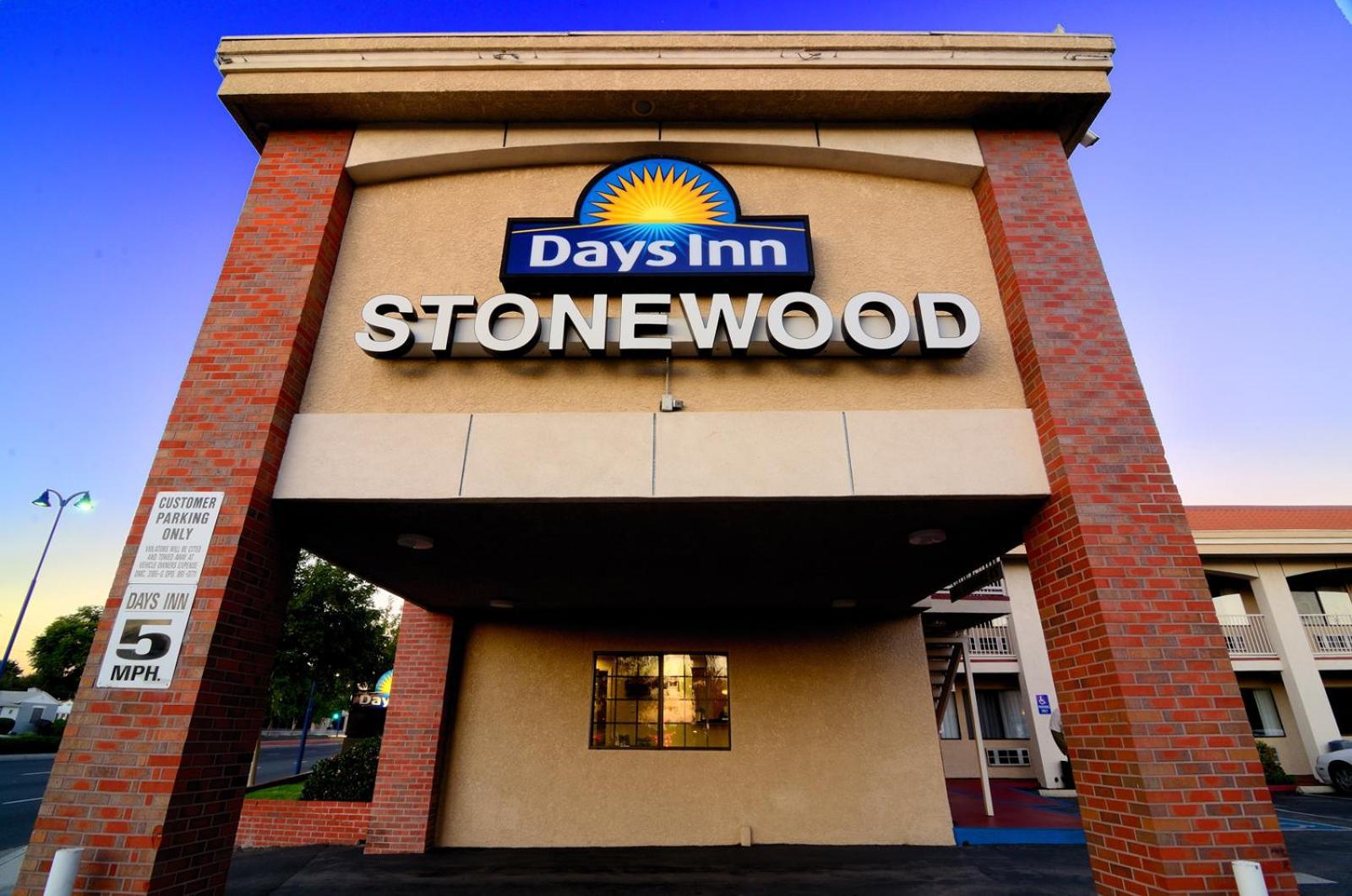 Days Inn By Wyndham Downey Dış mekan fotoğraf